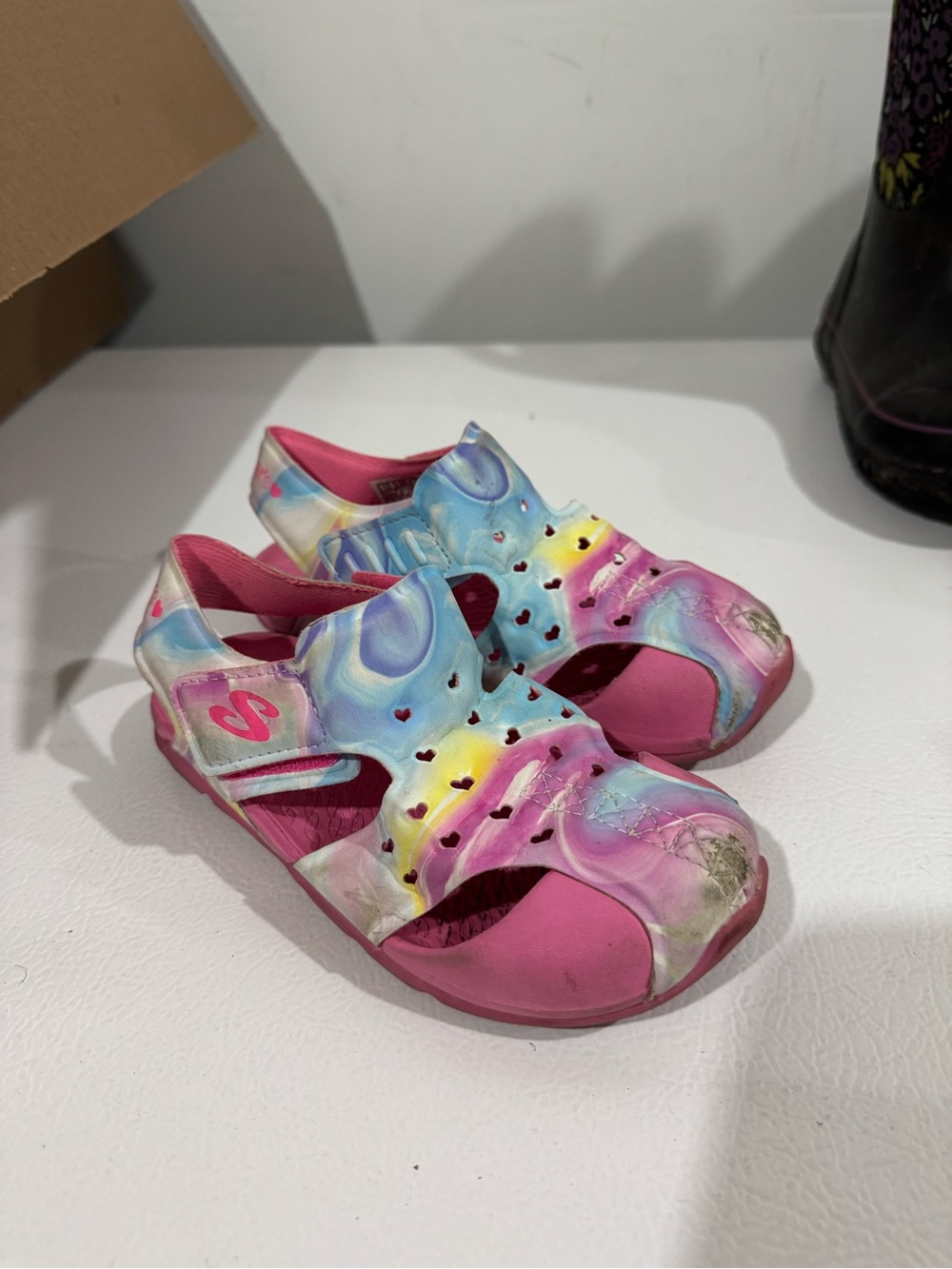 Skechers Kids Multicolor Tie-Dye Sandals with Pink Accents